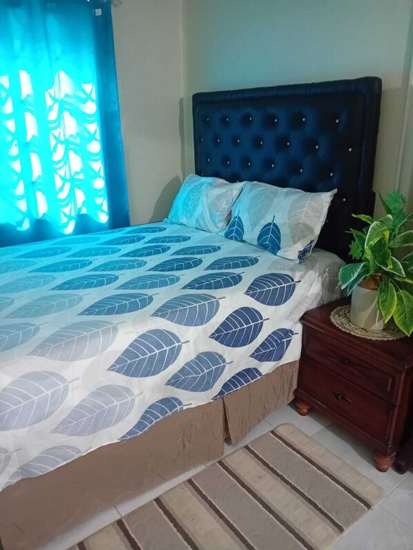 2 bedrooms, iron/ironing board, WiFi, bed sheets