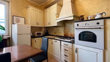 Frigorifero, microonde, forno, lavastoviglie