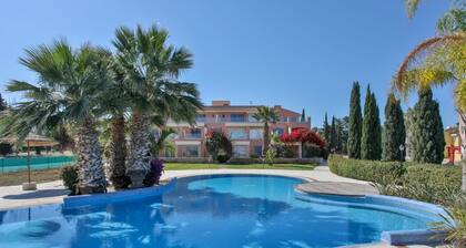 HARMONY of Sew view, Nature and Amazing Pool. The beach is 150 Meters away!