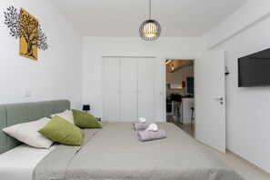 1 habitación, tabla de planchar con plancha, wifi y ropa de cama