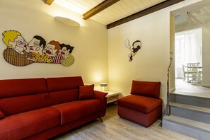 TV - GuestHost - Charming 65 sqm apartment, able to accommodate up to 4 people, located on the ground floor of an ancient and characteristic building (2 steps to access).The apartment, located near the historic Porta Romana in Florence, is full of works of ar (Florence)