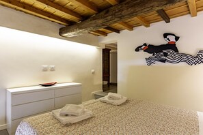 Spa - GuestHost - Charming 65 sqm apartment, able to accommodate up to 4 people, located on the ground floor of an ancient and characteristic building (2 steps to access).The apartment, located near the historic Porta Romana in Florence, is full of works of ar (Florence)