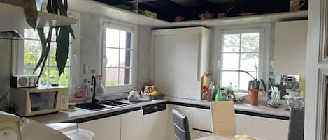 Micro-ondes, four, plaque de cuisson, lave-vaisselle