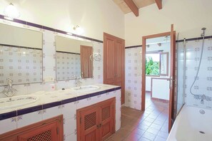 Shower, towels