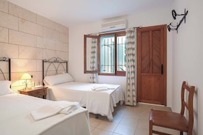 5 bedrooms, WiFi, bed sheets