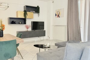 TV - P071 – Porto Recanati, Three-Room Apartment with Garden and Wi-Fi (Porto Recanati)