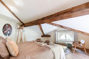 3 bedrooms, desk, iron/ironing board, free WiFi