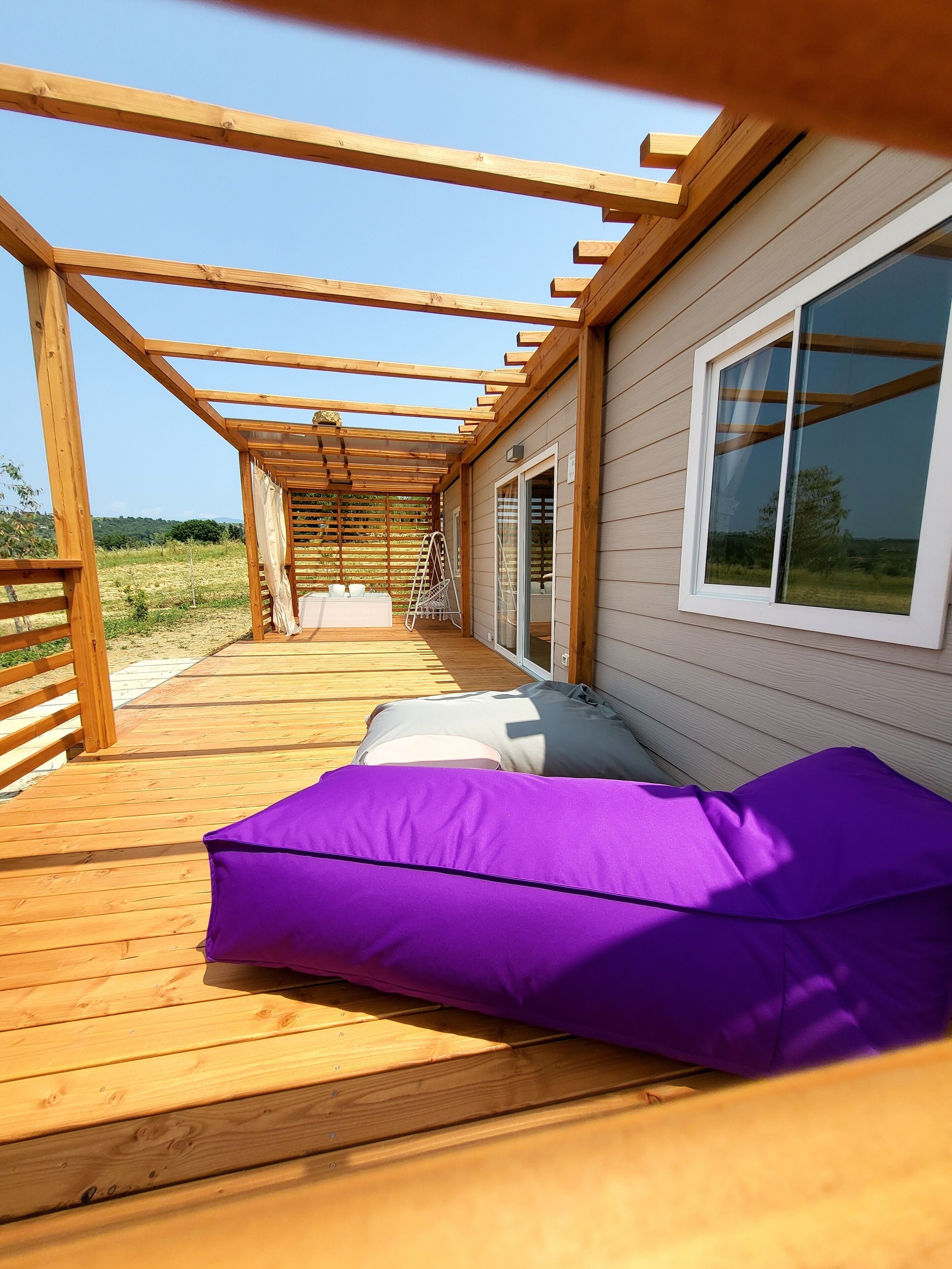 Vista frontal de la propiedad