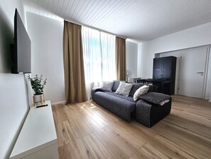 Family Apartment, Courtyard View | Living area