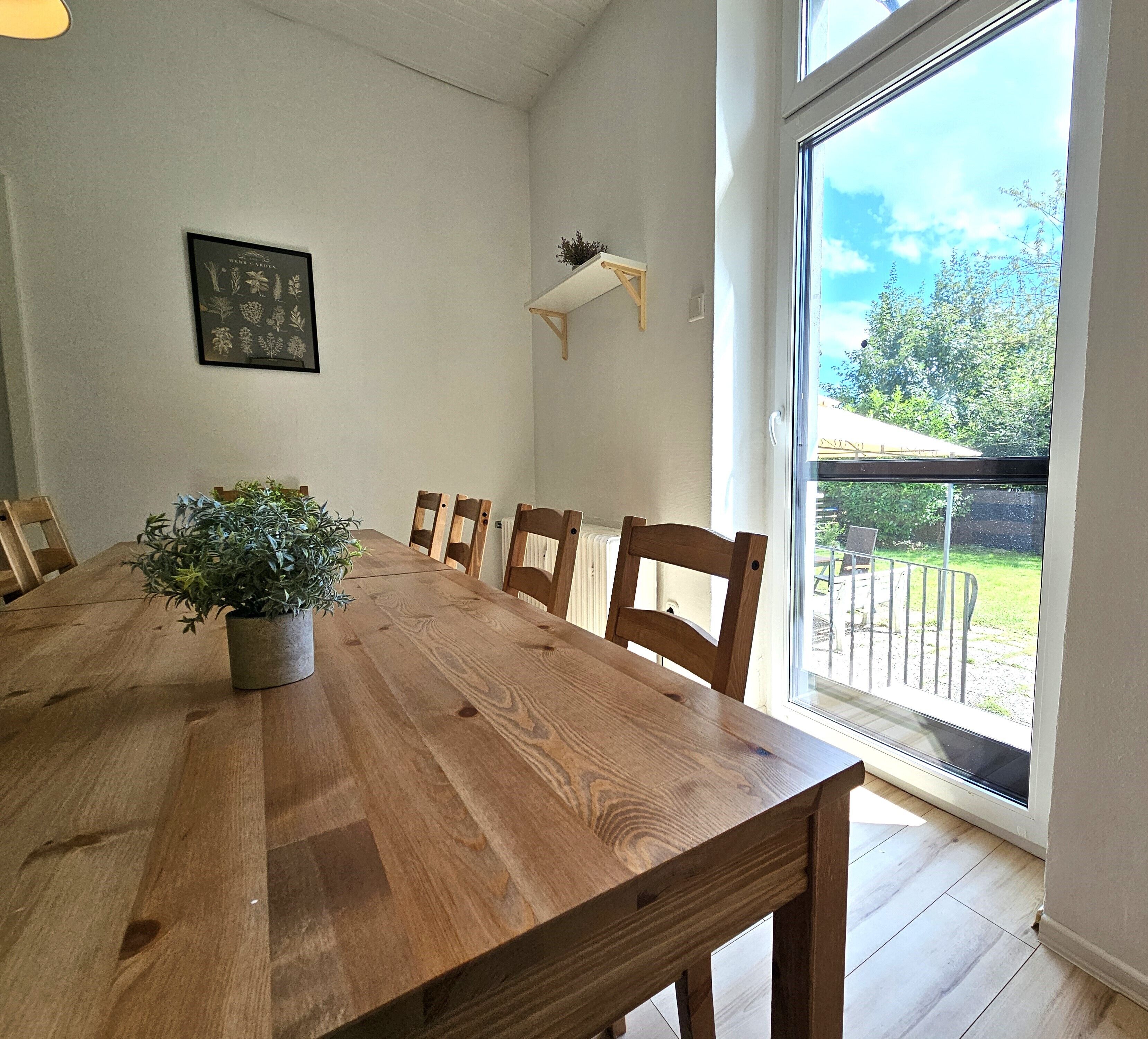 Family Apartment, Courtyard View | In-room dining