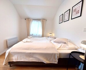 House, Courtyard View | Free WiFi - Airport Messe Apartments (Düsseldorf)