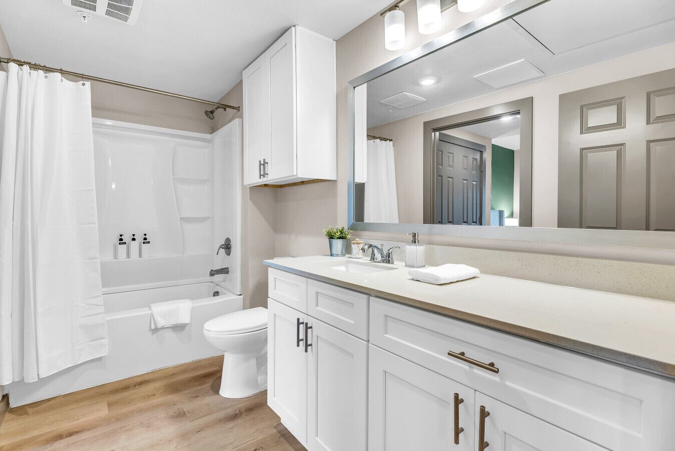 Secador de pelo y toallas