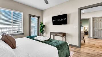 2 bedrooms, desk, travel crib, free WiFi