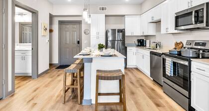 Brand New, Pool, Gym, Mins to DT Waco, BU | TZ1