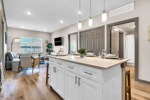 Brand New, Pool, Gym, Mins to DT Waco, BU | TZ1