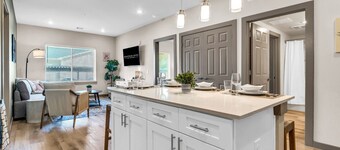 Brand New, Pool, Gym, Mins to DT Waco, BU | TZ1