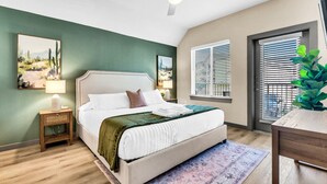 2 室のベッドルーム、デスク、旅行用ベビーベッド、WiFi (無料)
