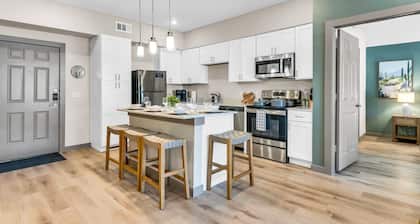Brand New, Pool, Gym, Mins to DT Waco, BU | TZ1