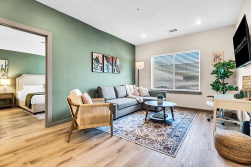 Brand New, Pool, Gym, Mins to DT Waco, BU | TZ1
