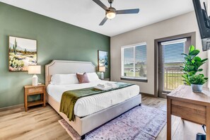 2 bedrooms, desk, travel crib, free WiFi