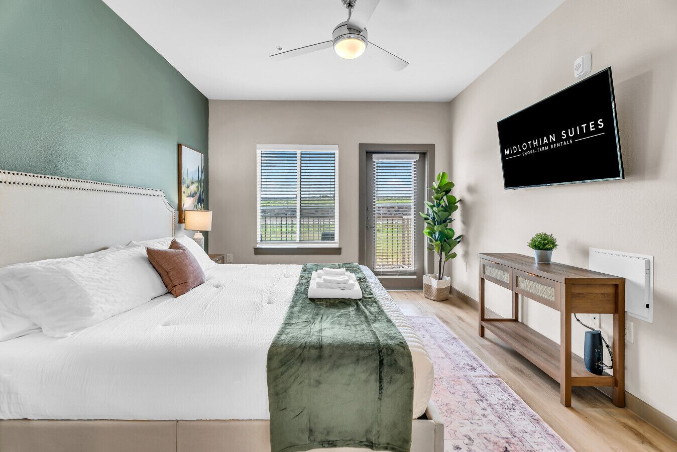 2 bedrooms, desk, travel crib, free WiFi