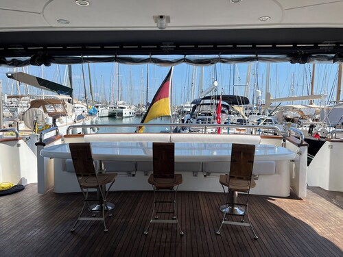 Luxury yacht in marina de Badalona. Price for overnight stay in the whole yacht.