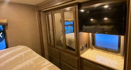 Glamping your way-close to beach in Virginia Beach with AC