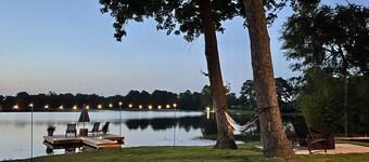 Casa del Lago at Sandy Point ~
Charming 3 bedroom house with amazing lake views