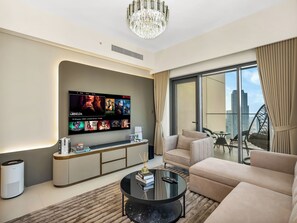 Panoramic Apartment, 4 Bedrooms, City View | Living area