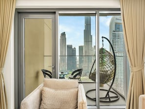 Panoramic Apartment, 4 Bedrooms, City View | Living area