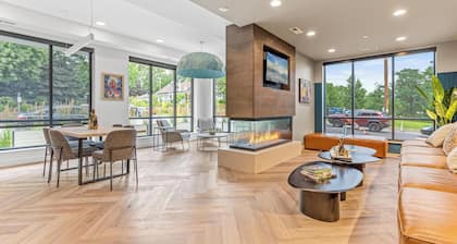 1BD King Retreat w Gym, Wi-Fi, Office & Mins to DT