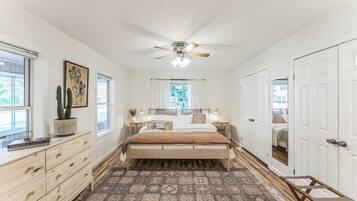 2 bedrooms, iron/ironing board, WiFi, bed sheets