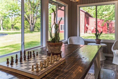 Vintage Schoolhouse Near Wineries, Sleeps 6