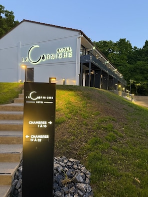 Comfort Double Room | Premium bedding, down duvets, Select Comfort beds, minibar - LaCorniche (Contrexéville)