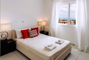 3 bedrooms, iron/ironing board, WiFi, bed sheets