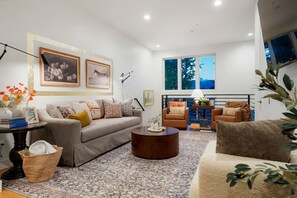 Smart TV - Million Dollar Rooftop MTN Views-2 King Beds-Walk to DT Golden + Red Rocks Close (Golden)