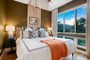 2 Schlafzimmer, Schreibtisch, Bügeleisen/Bügelbrett, Reisekinderbett