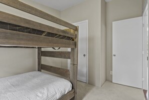3 bedrooms, WiFi, bed sheets
