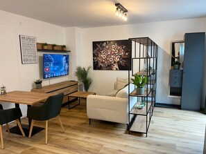 Smart TV - Vacation apartment, apartment in Wertingen 40sqm in new building and outskirts location (Wertingen)