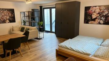 1 slaapkamer, een bureau, gratis wifi, beddengoed