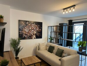 Smart TV - Vacation apartment, apartment in Wertingen 40sqm in new building and outskirts location (Wertingen)