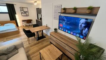 1 slaapkamer, een bureau, gratis wifi, beddengoed