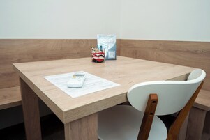 Habitación doble | Caja fuerte, escritorio, espacio para trabajar con un portátil