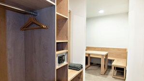 Kamar Double | Brankas, meja kerja, ruang kerja ramah laptop, dan Wi-Fi gratis
