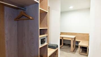 Double Room | In-room safe, desk, laptop workspace, free WiFi