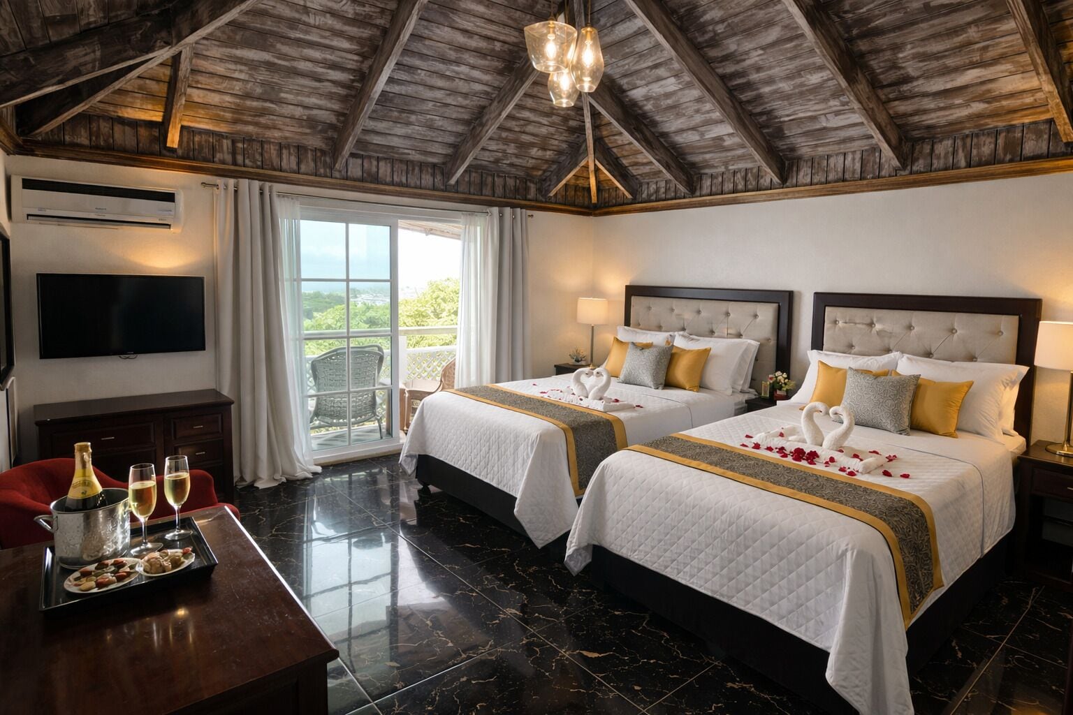 Habitación Confort, vista a la playa, frente al mar | Edredón, camas Select Comfort y decoración personalizada 