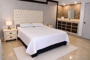 Hypo-allergenic bedding, down duvets, Select Comfort beds - DAYMOND BLUE TROPICAL LODGE (La Cienaga)