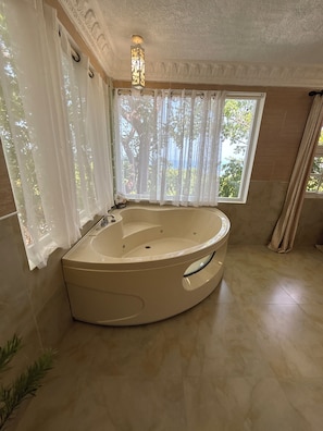 Duschwanne, Whirlpool, Hydromassagedusche, Hausschuhe