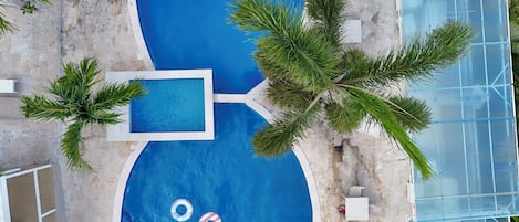 3 albercas al aire libre