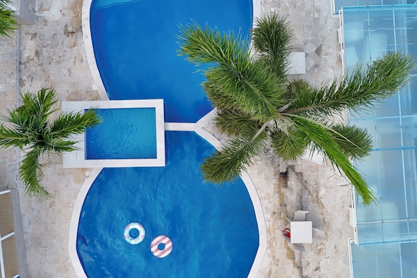3 outdoor pools